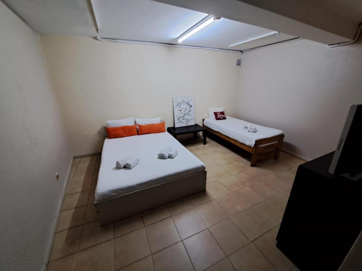 Spacious Economic Center Flat Apartment *