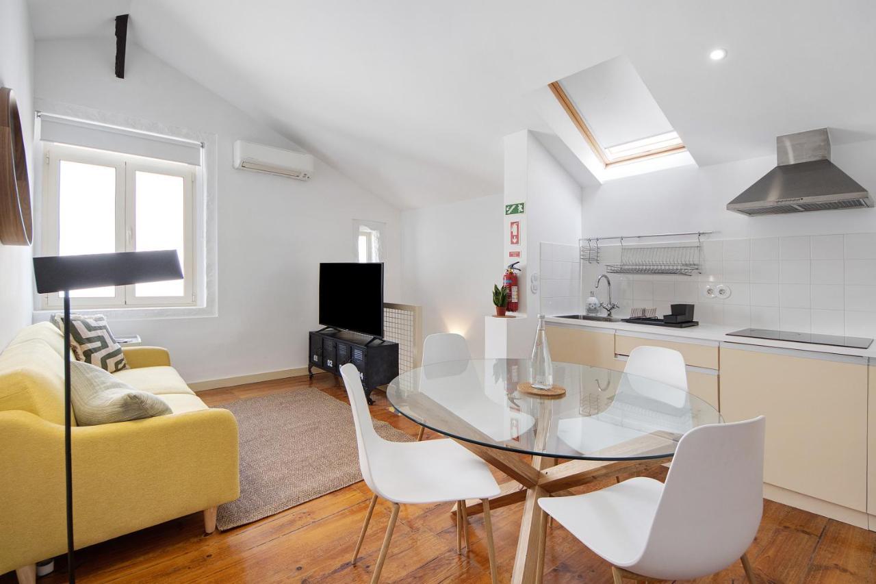Crooked Floor House - Attic Apartment