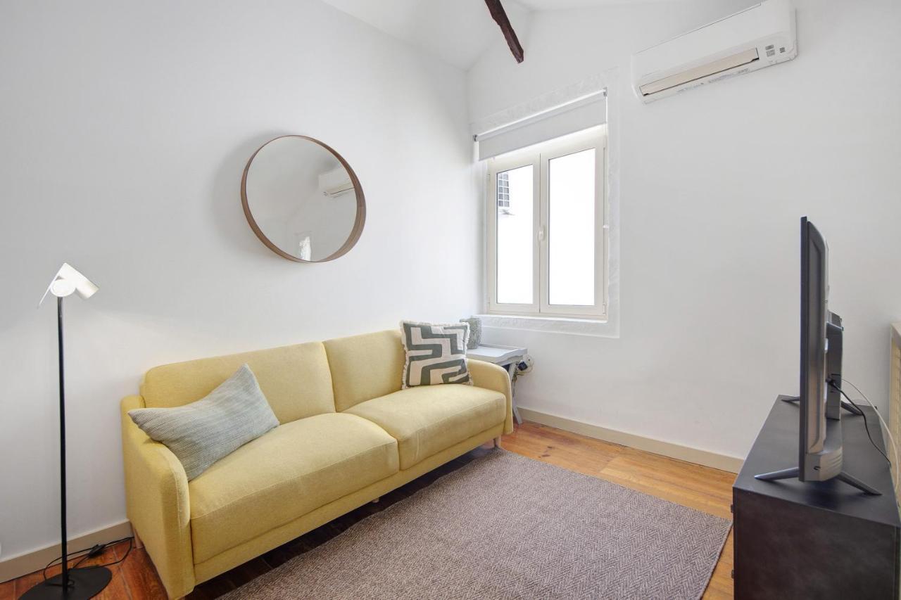 Crooked Floor House - Attic Apartment