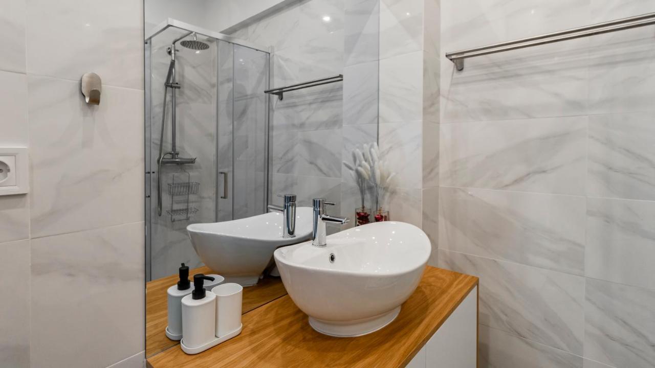 Apartment 1br Paraiso Flat W/ Balcony & Ac By Lovelystay Porto