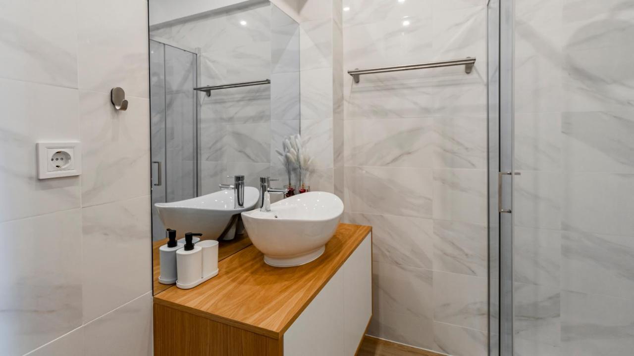 1br Paraiso Flat W/ Balcony & Ac By Lovelystay Apartment *