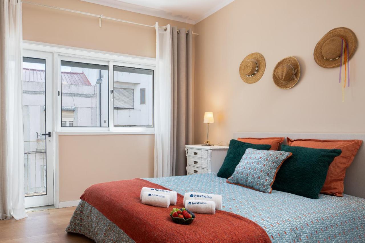Host Wise - Spacious Vintage Flat - Small Balcony *