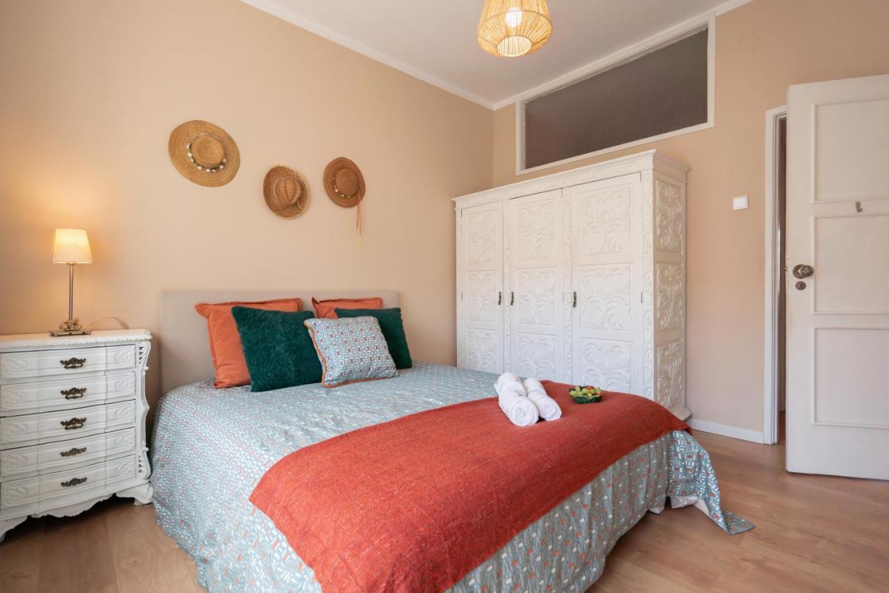 Host Wise - Spacious Vintage Flat - Small Balcony Porto