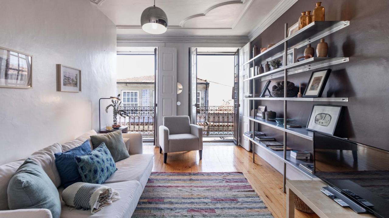 61 - Bright 2br W/ Balcony By Lovelystay *