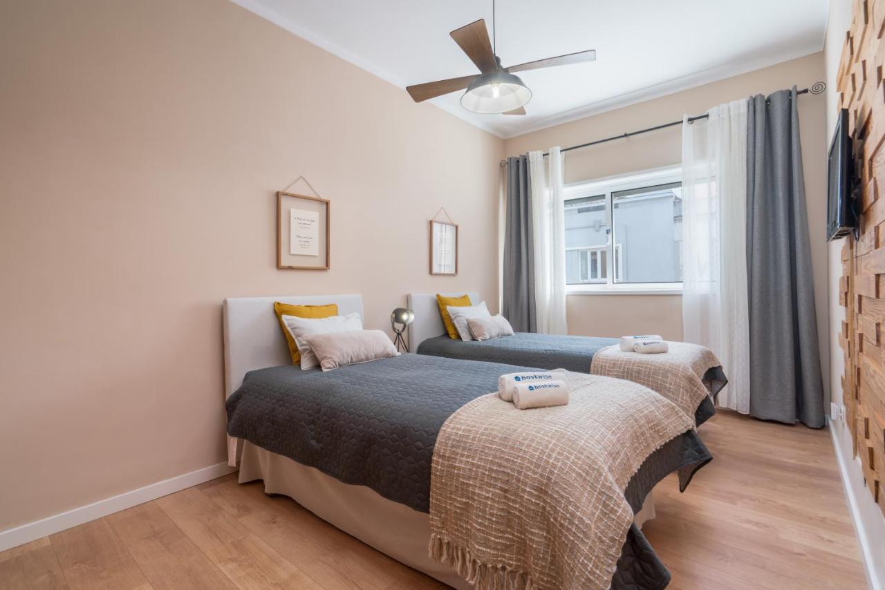 Host Wise - Spacious Vintage Flat - Small Balcony *