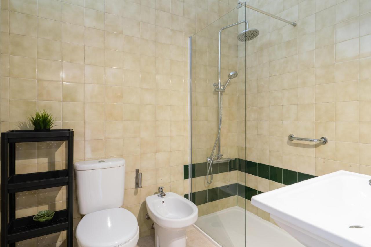 Host Wise - Spacious Vintage Flat - Small Balcony * Porto