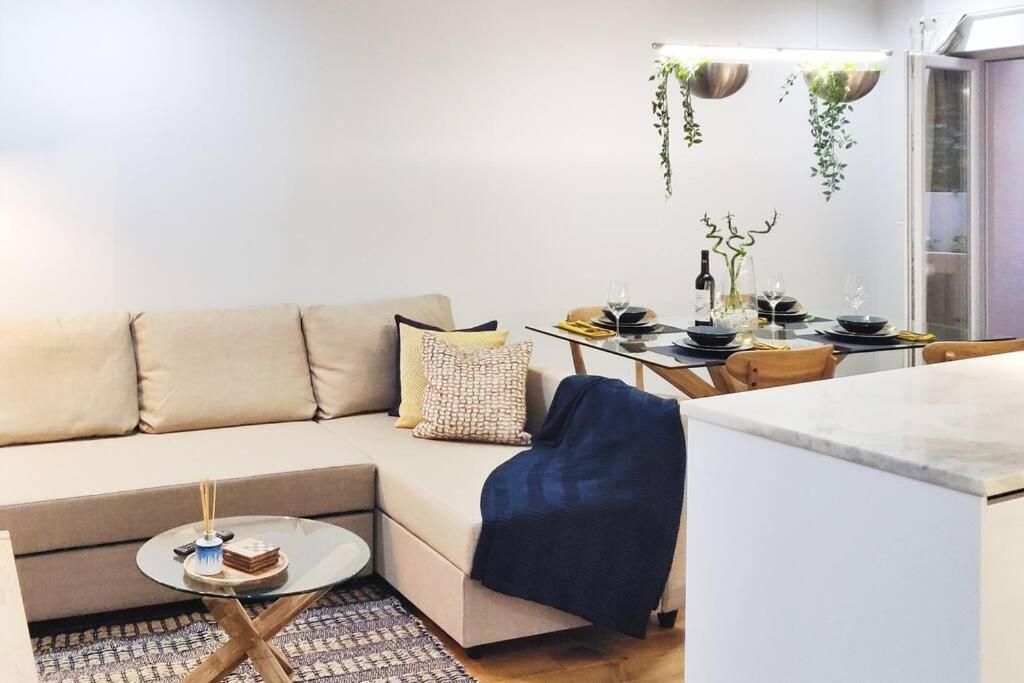 Two Bedroom Terrace Sanctuary In The Center Apartment