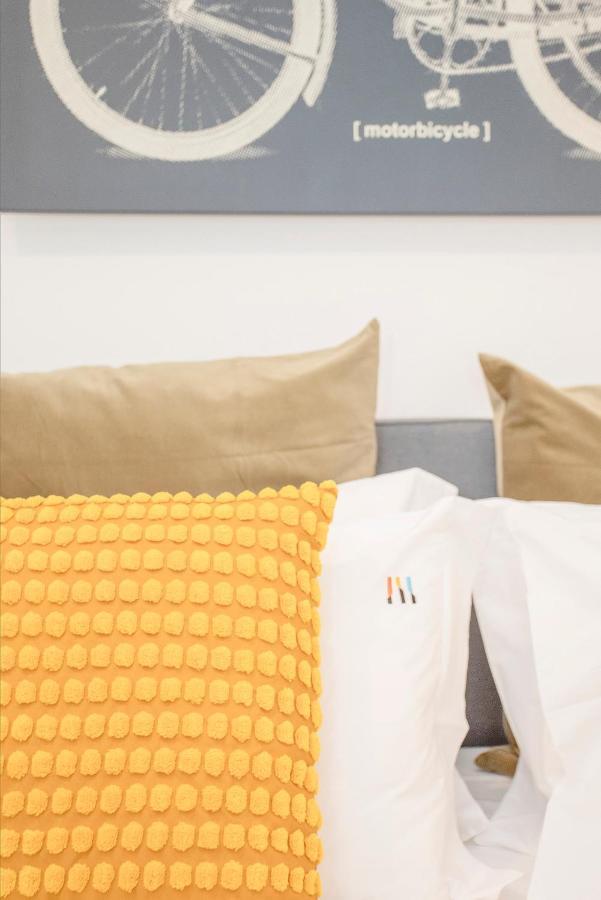 Liiiving In - Downtown Essence Apartment