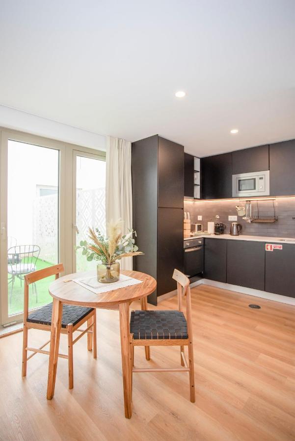 Liiiving In - Downtown Essence Apartment *