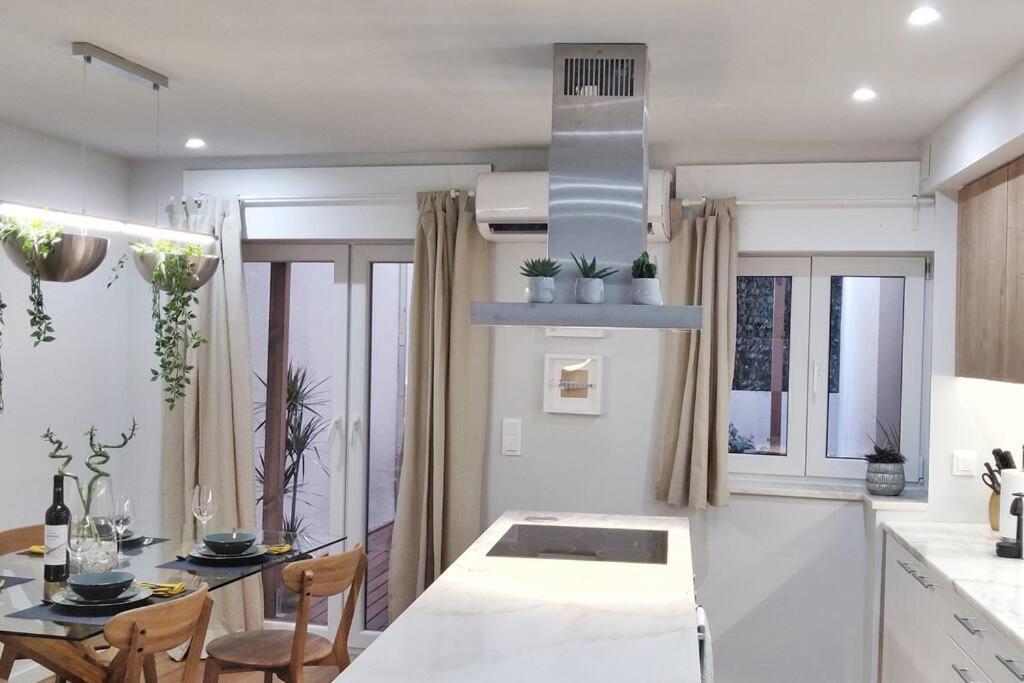 Two Bedroom Terrace Sanctuary In The Center