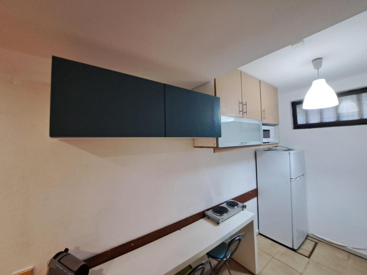 Spacious Economic Center Flat Apartment *