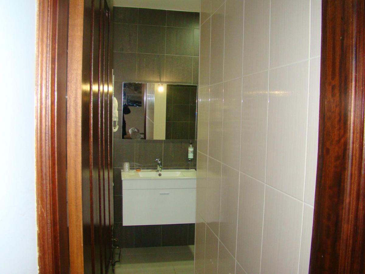 One Bedroom With Shared Pool Jacuzzi And Furnished Terrace At Armamar Porto