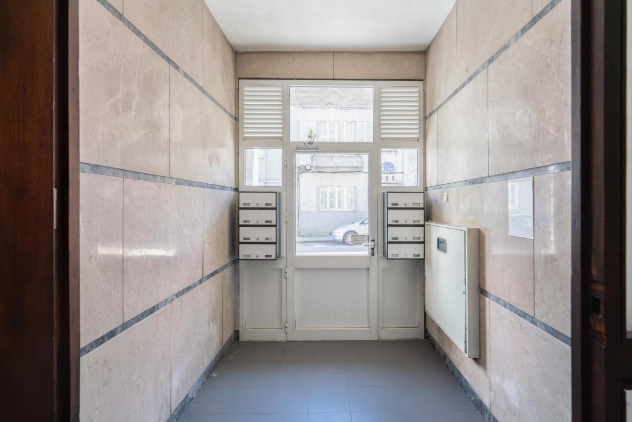 Host Wise - Spacious Vintage Flat - Small Balcony Apartment Porto