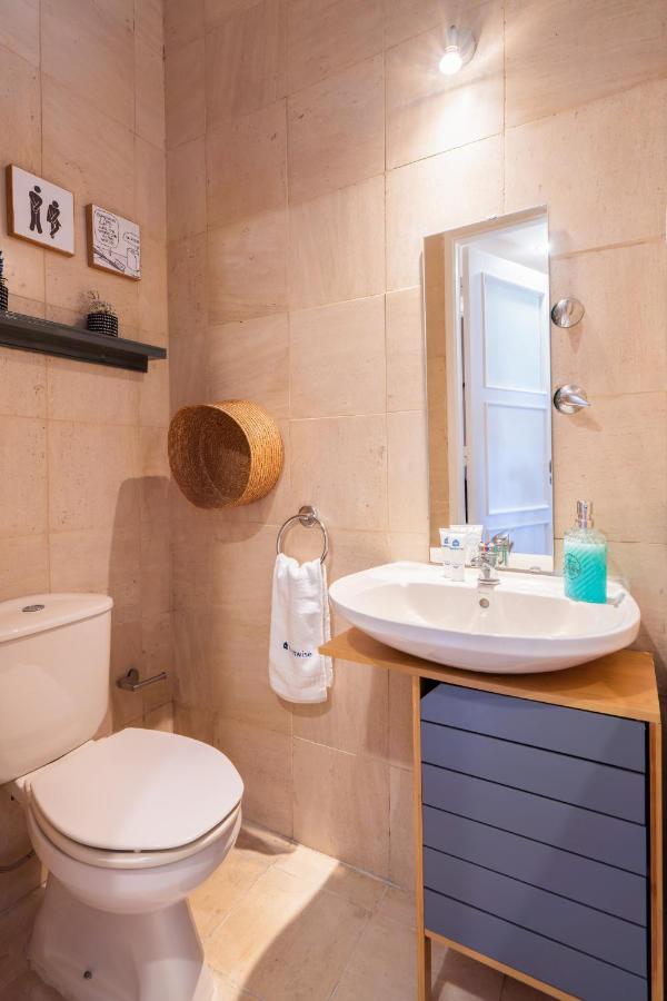 Apartment Host Wise - Spacious Vintage Flat - Small Balcony Porto