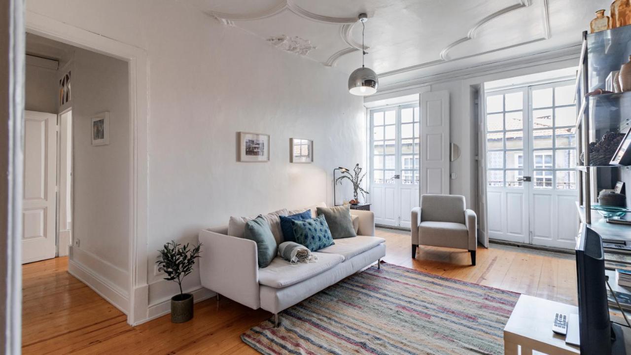 61 - Bright 2br W/ Balcony By Lovelystay * Porto