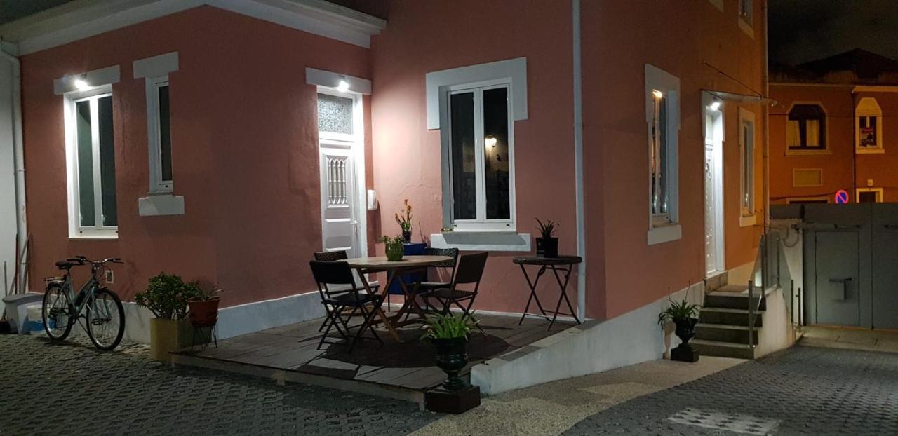 Luxurious Pink House And Parking Ferienhaus