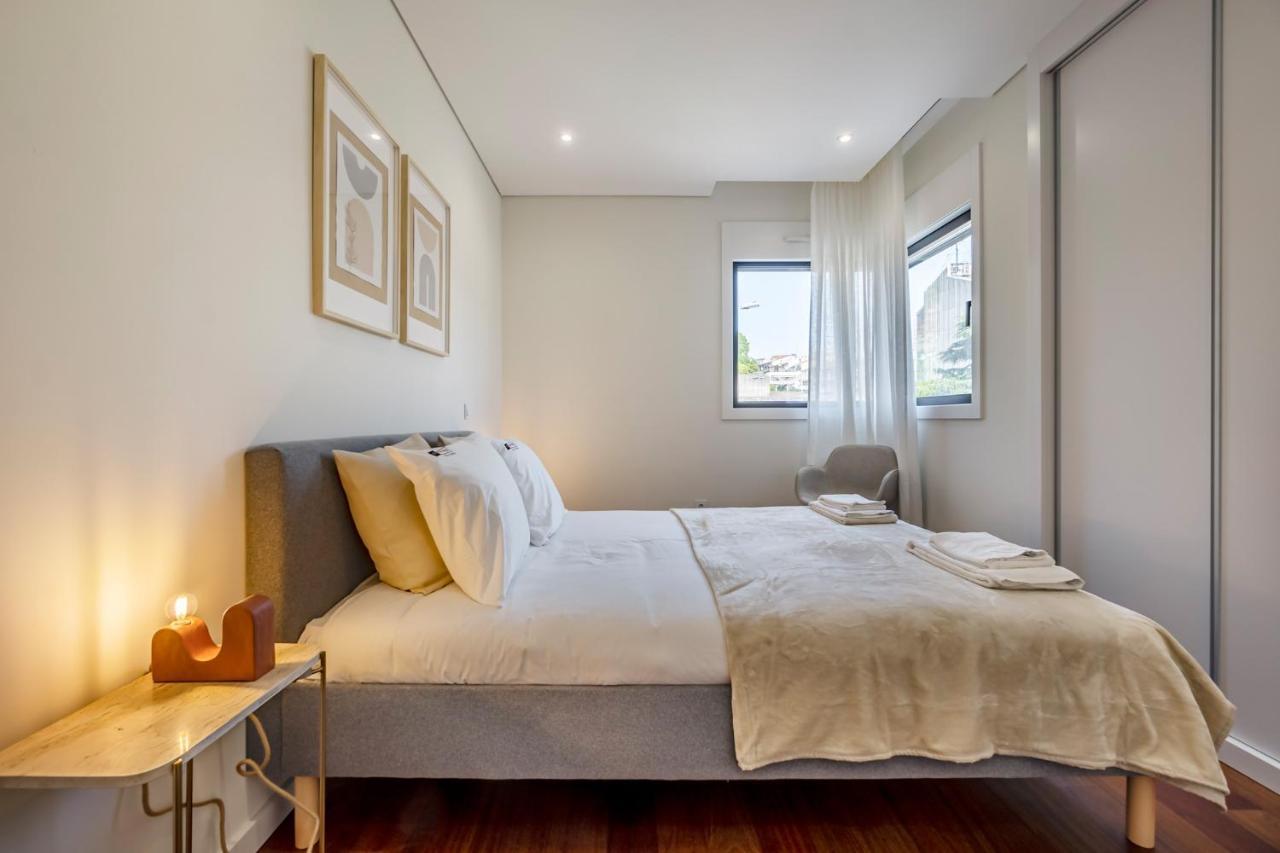 Nomads Lux - 2bdr & Parking Flores Square Apartment