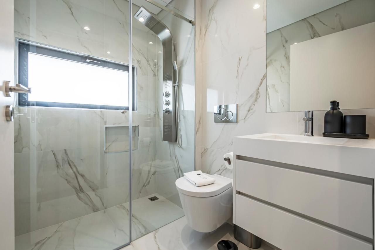 Nomads Lux - 2bdr & Parking Flores Square Apartment Porto