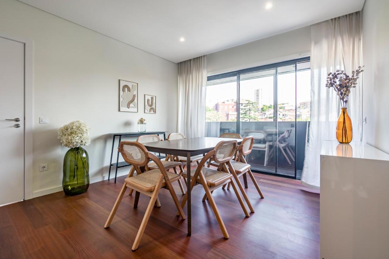 Apartment Nomads Lux - 2bdr & Parking Flores Square Porto