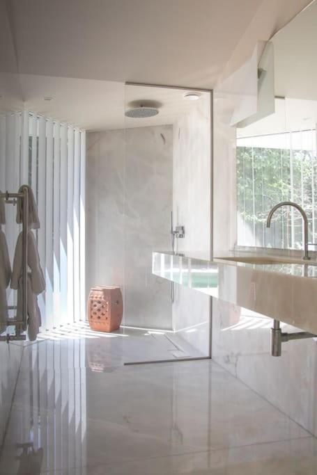 Boomerang House - Luxury House Next To City Park Villa