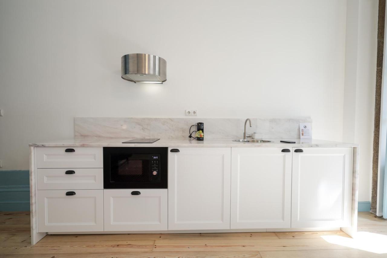 Adorable In Great Area Apartment *