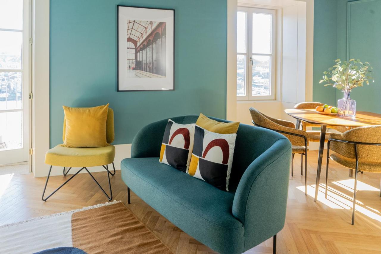 Award Winning Design Center - River View! *
