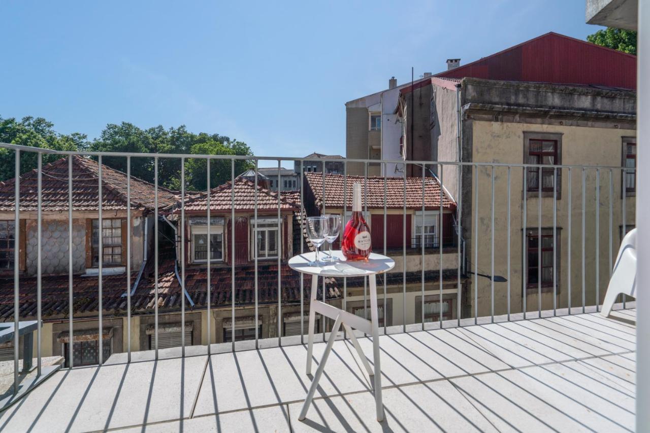 Apartment Host Wise - Luxurious Private Flats - Balcony *