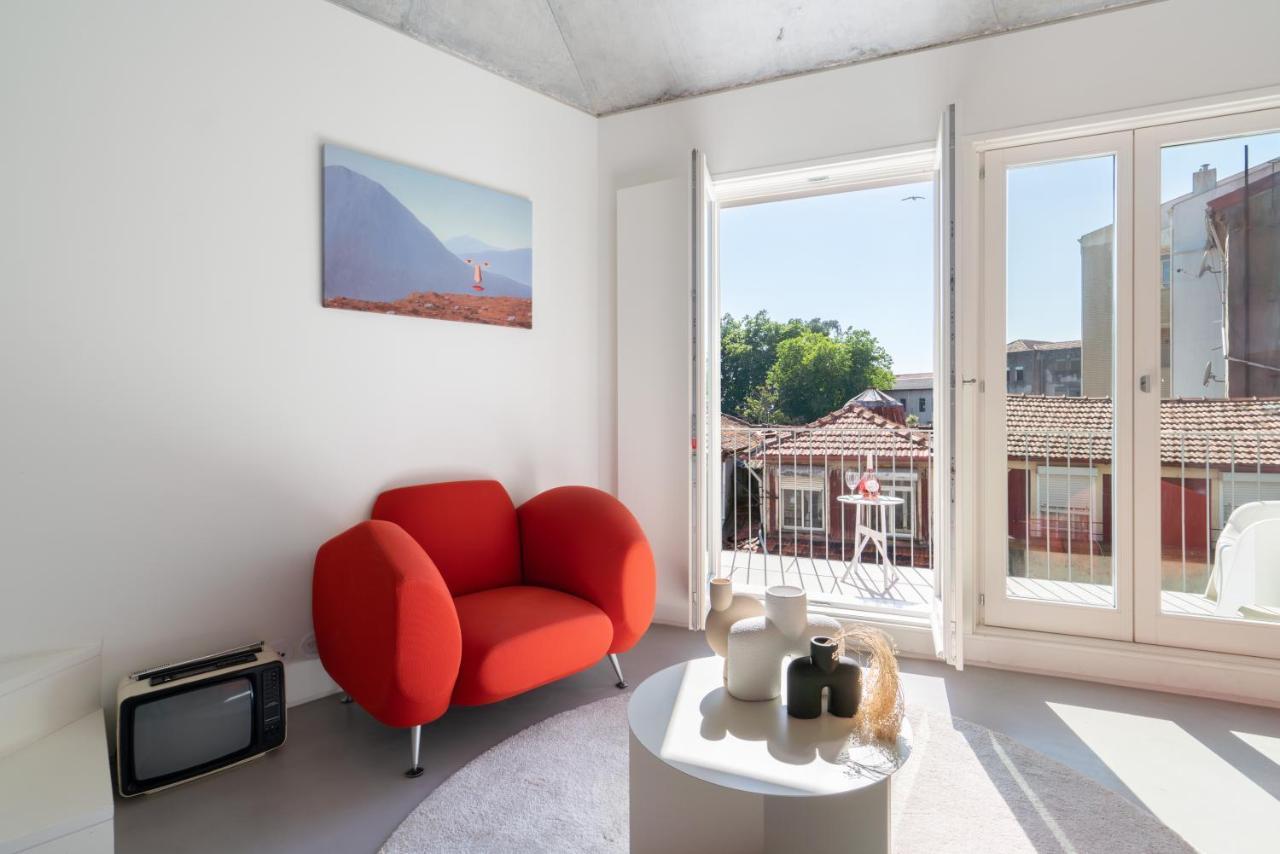 Host Wise - Luxurious Private Flats - Balcony Apartment *
