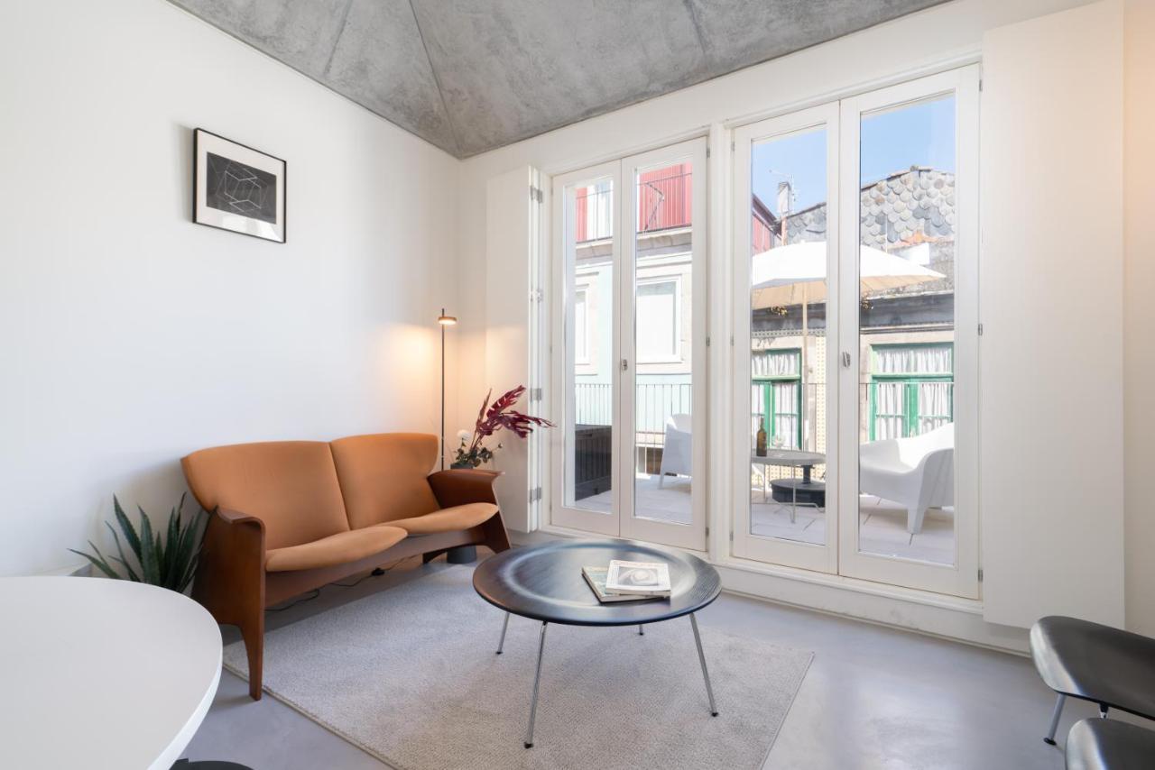Host Wise - Luxurious Private Flats - Balcony Apartment *