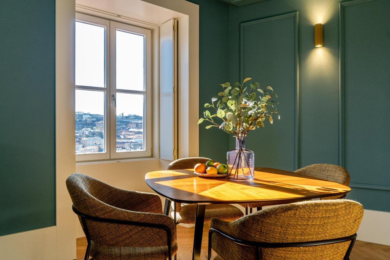 Award Winning Design Center - River View! * Porto