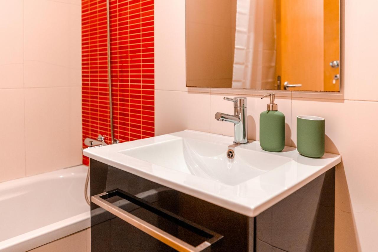 Apartamento Bright In The Heart Of Lapa - 5min Walk To Metro! Porto