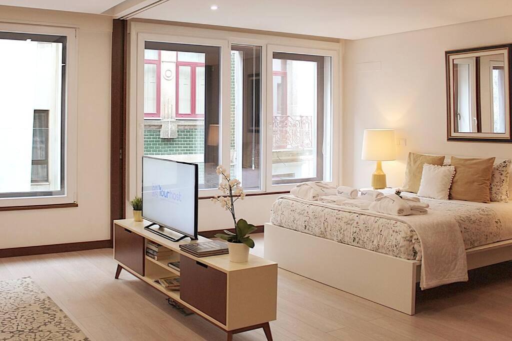 Oliveiras Charming Downtown Apartment *