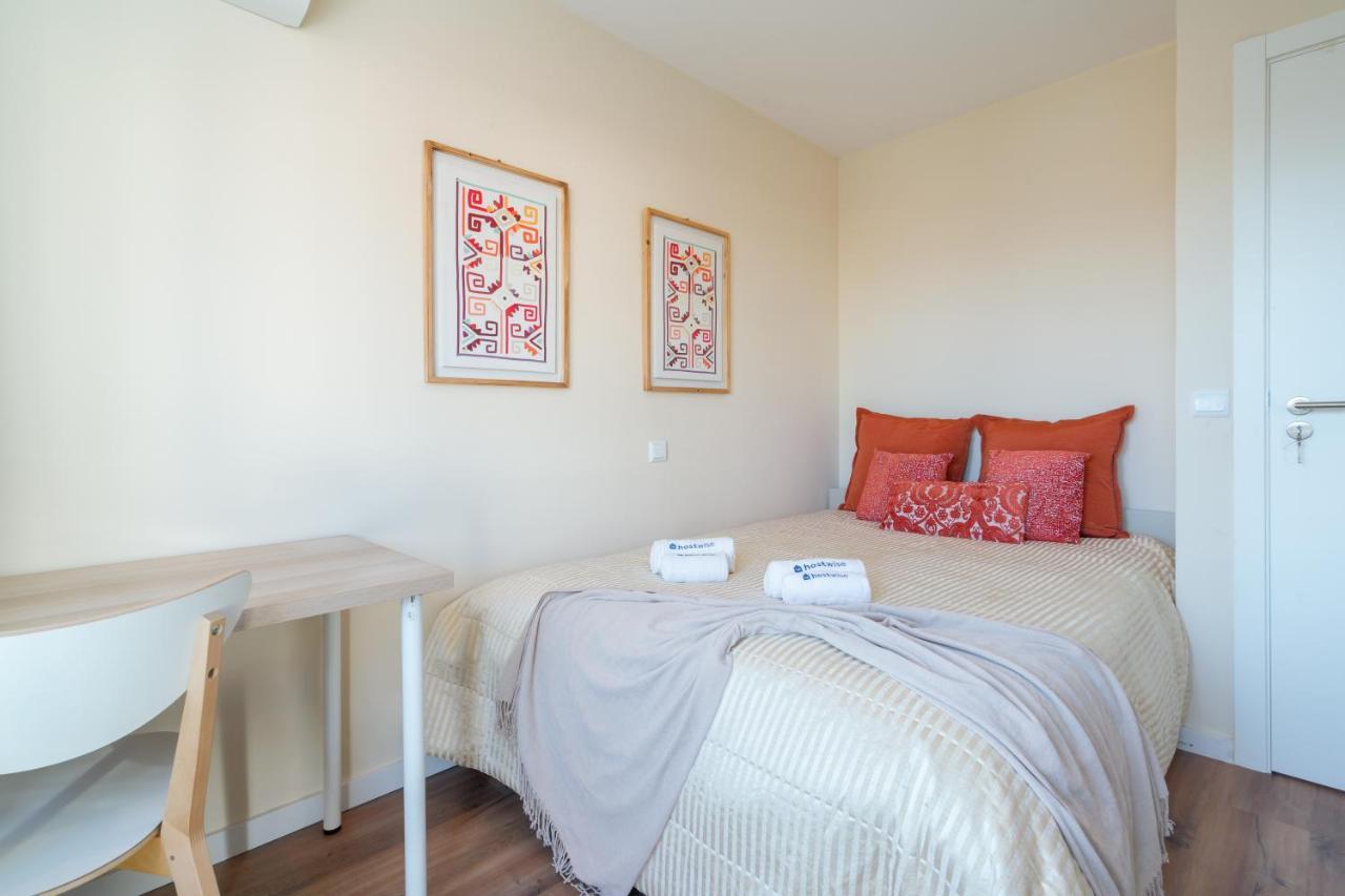 Host Wise - Fantastic Contemporary Flat W Balcony *