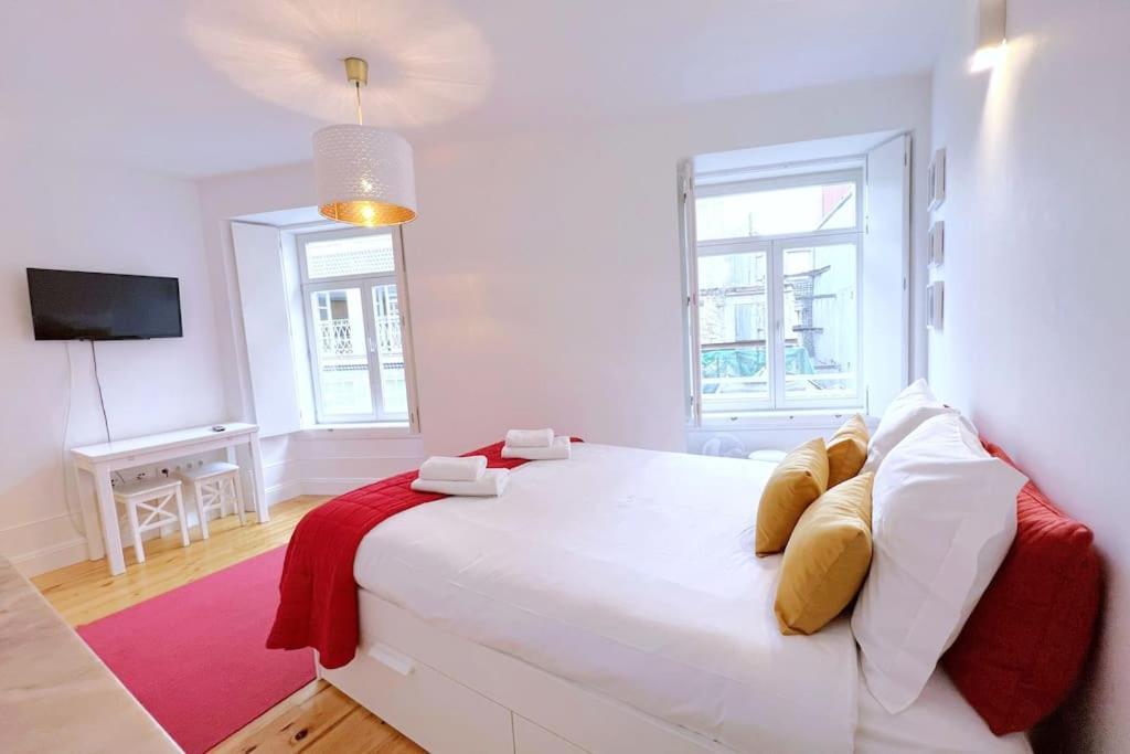 Apartment Caldeireiros Lovely By Hosts *