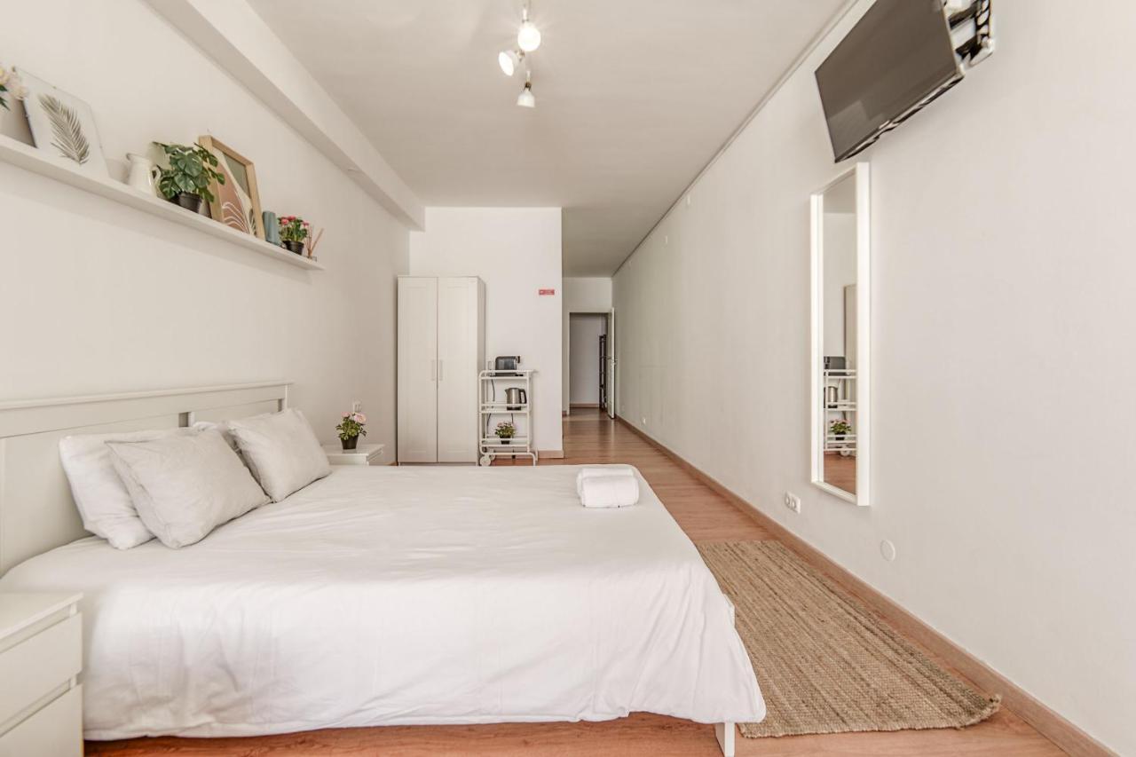 Travel & Live Aliados Apartment *