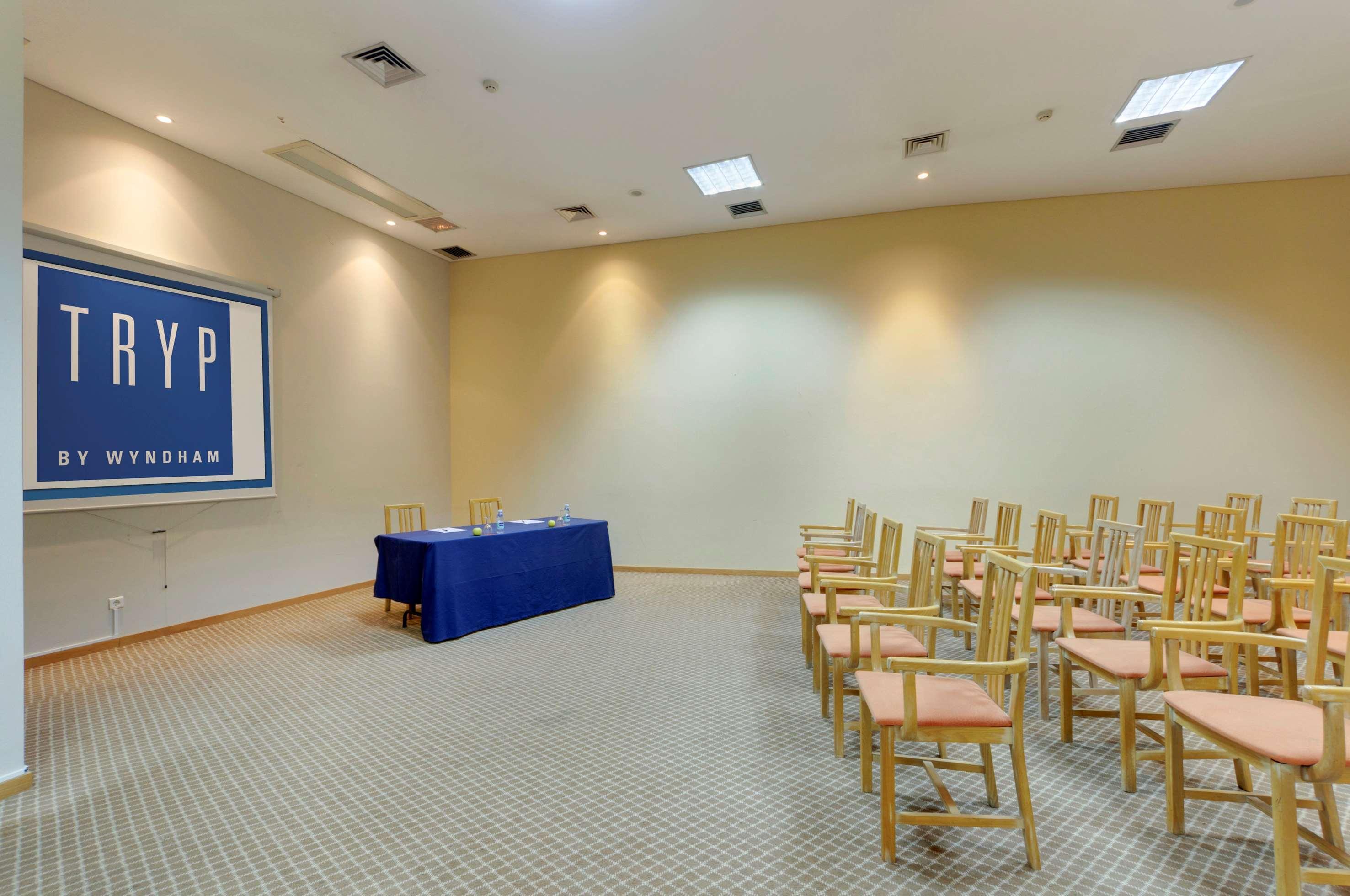 Hotel Tryp By Wyndham Centro Porto