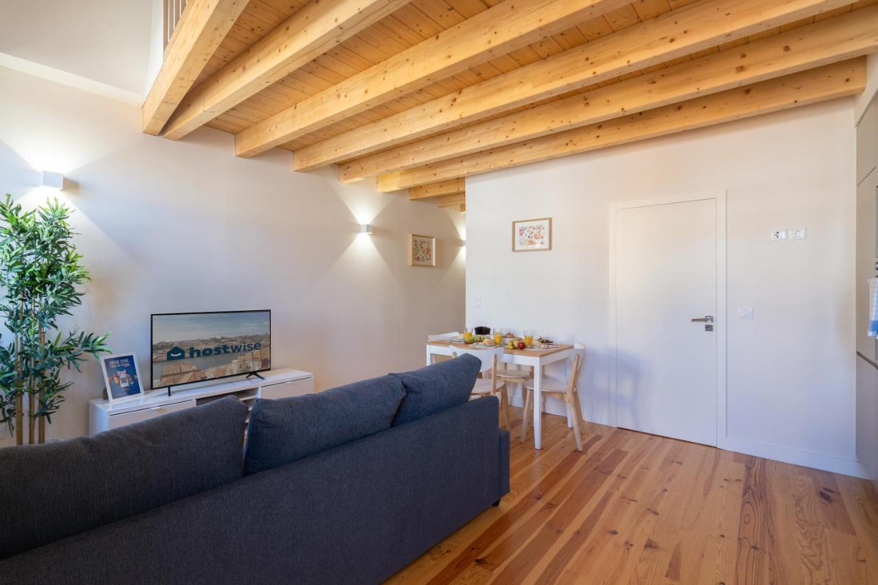 Host Wise - Lovely & Cozy Duplex Flat Apartment