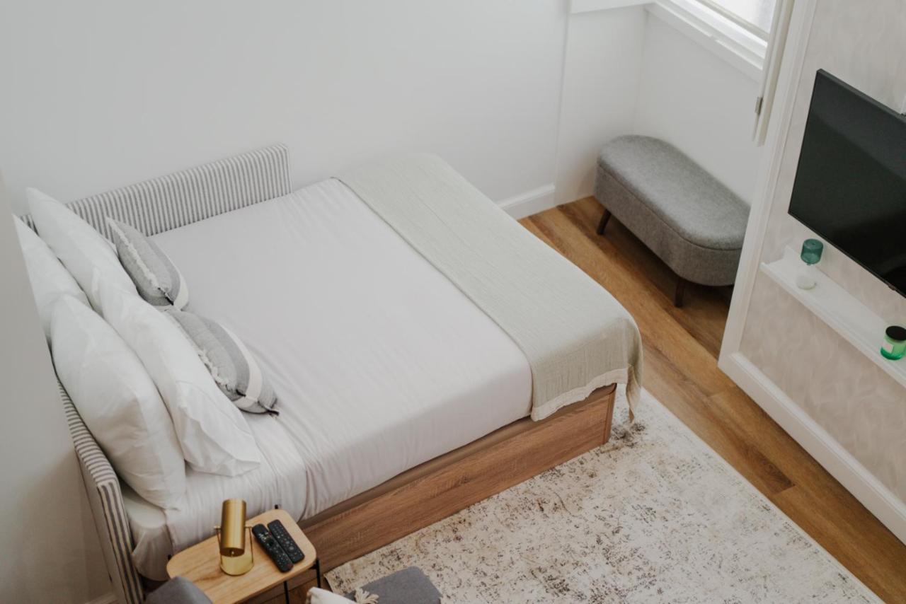 Apartment Charming Central Studio With Ac, Next To Metro Station *