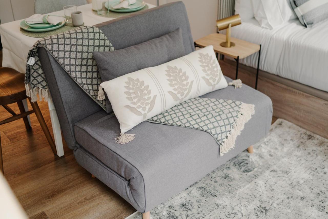 Apartment Charming Central Studio With Ac, Next To Metro Station