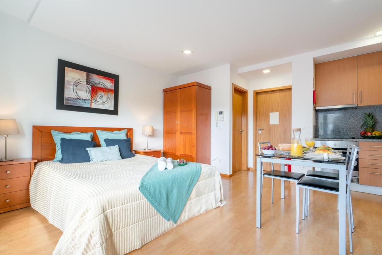 Host Wise - Bright Quiet Flats - Prime Location Apartment *