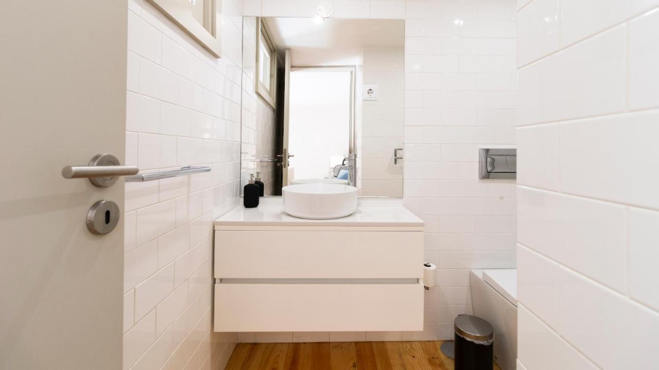 Stunning Duplex W/ Patio By Lovelystay Apartamento Porto