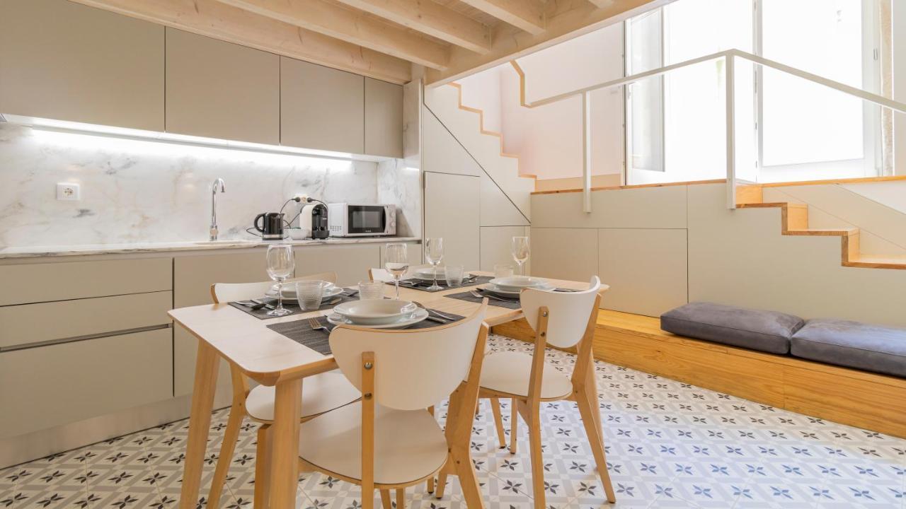 Stunning Duplex W/ Patio By Lovelystay Apartamento Porto