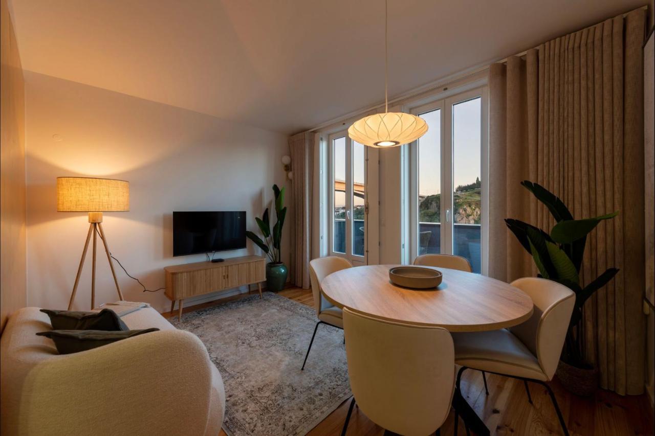 Unique T2 W/ View Of The River By Lovelystay Porto