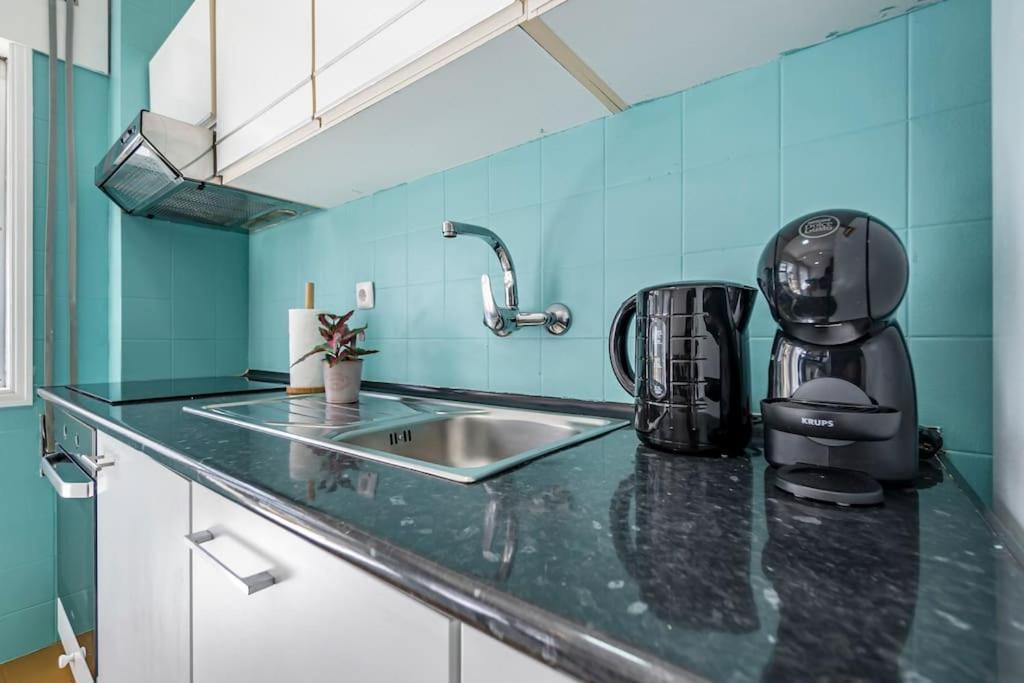 Bright Lindo Vale Apartment Porto