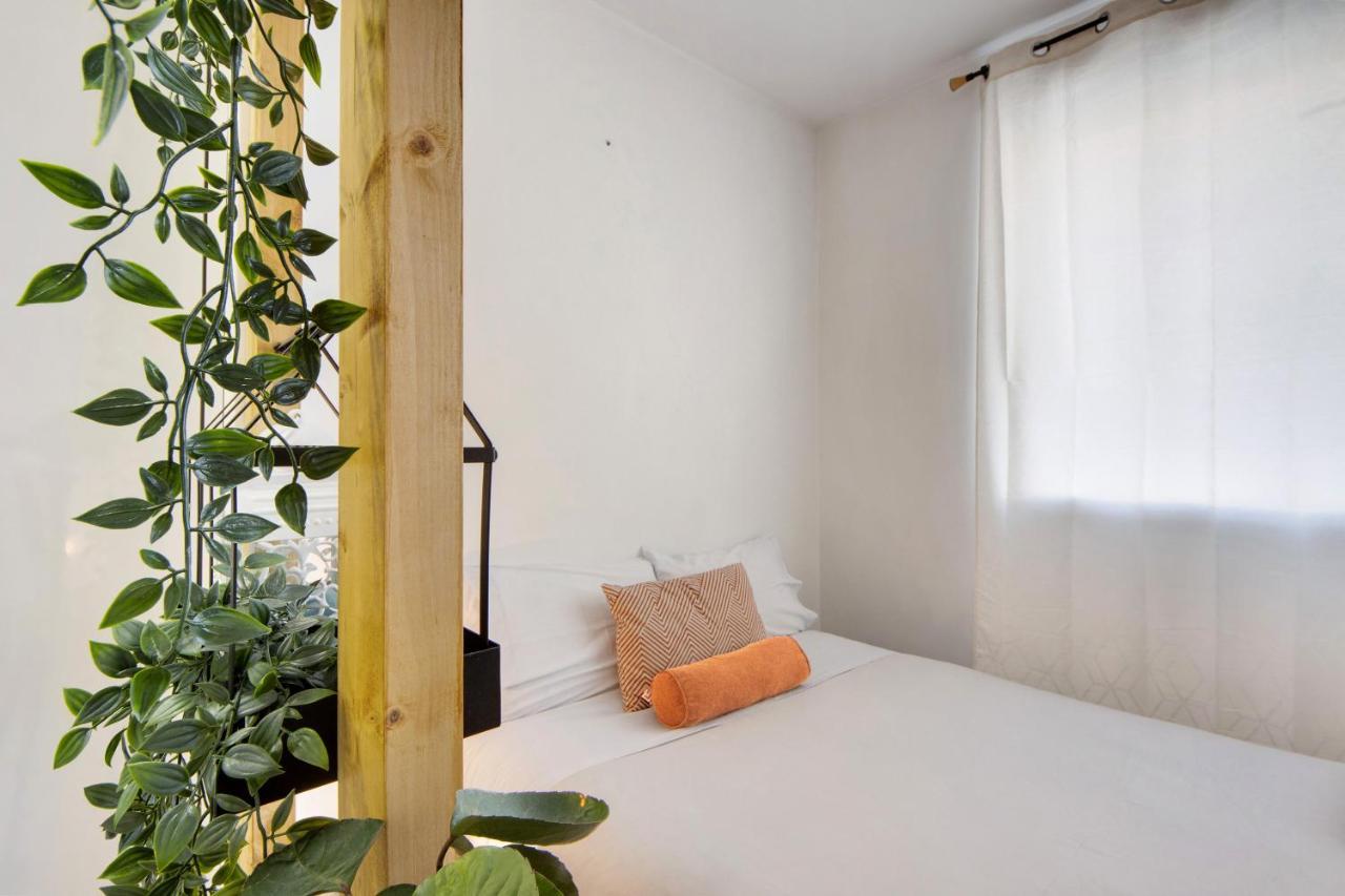 Minimalist Studio Centre Apartment Porto