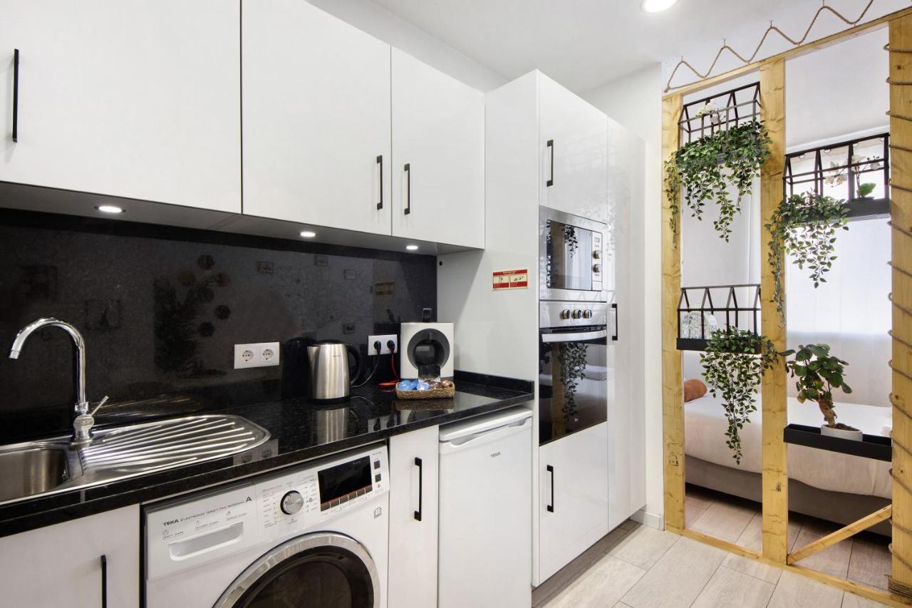 Minimalist Studio Centre Apartment *