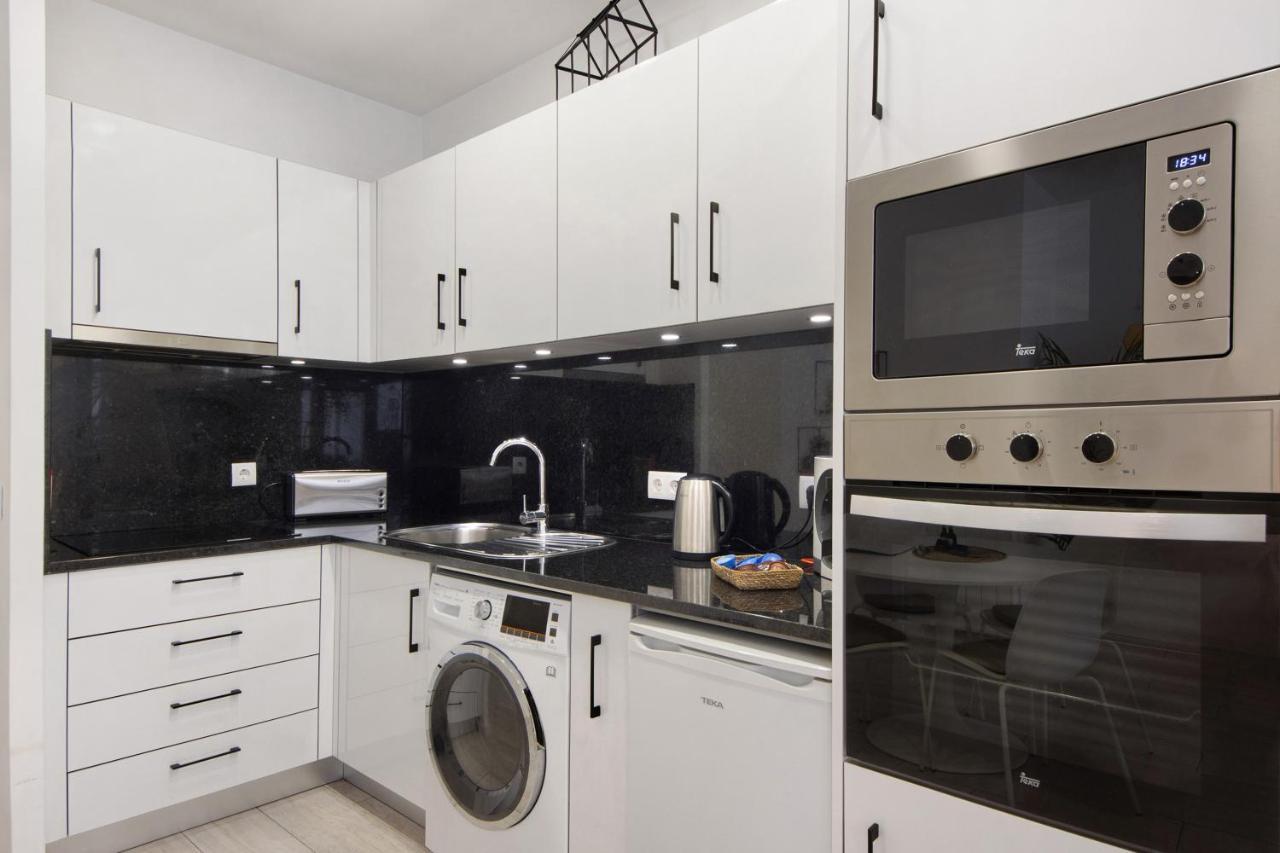 Minimalist Studio Centre Apartment