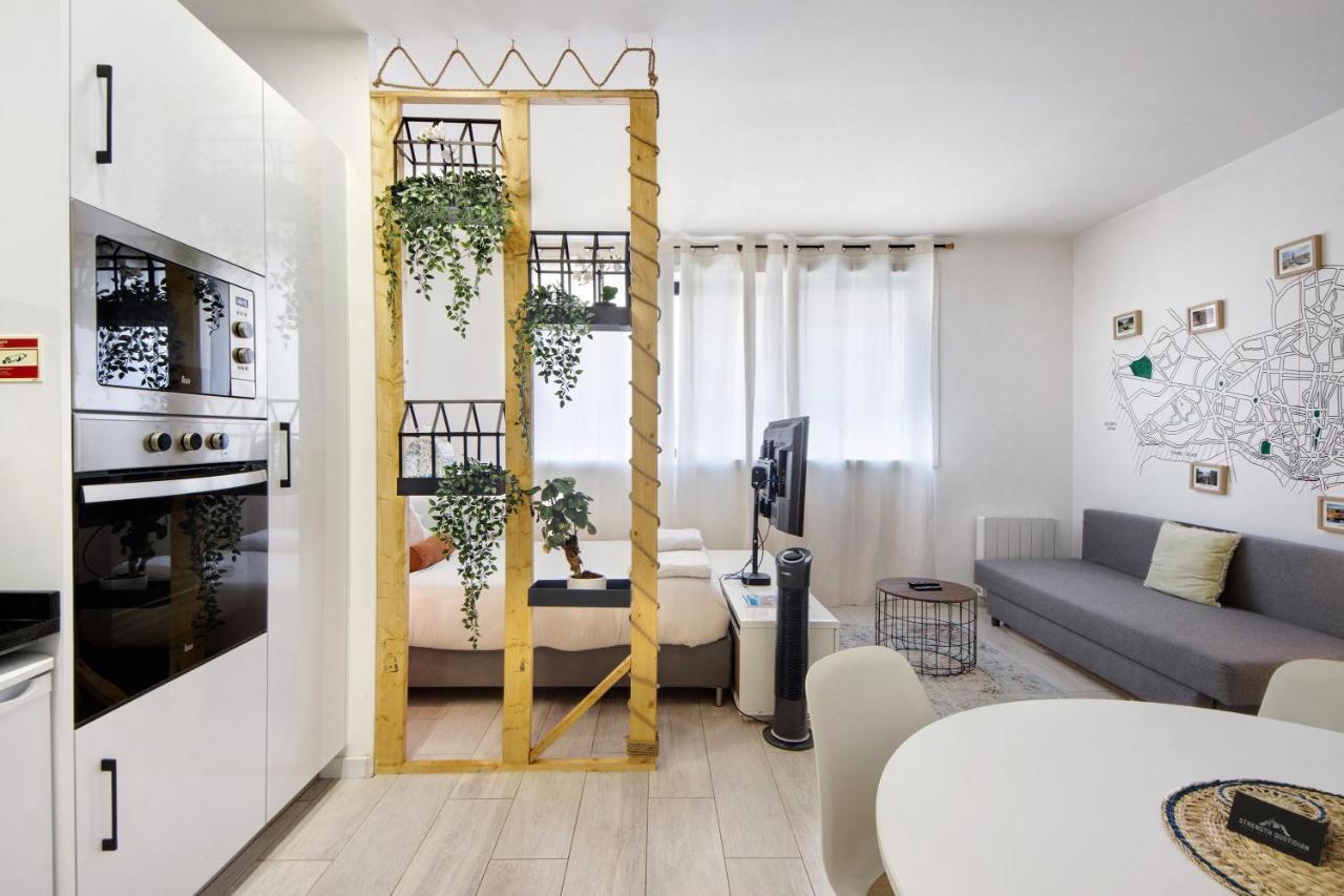 Minimalist Studio Centre Apartment