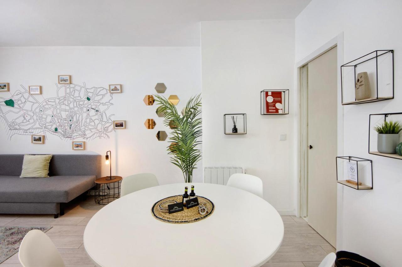Minimalist Studio Centre Apartment