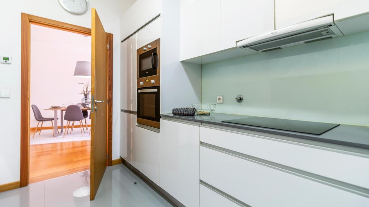 Mouzinho Downtown 2br W/ Parking By Lovelystay *